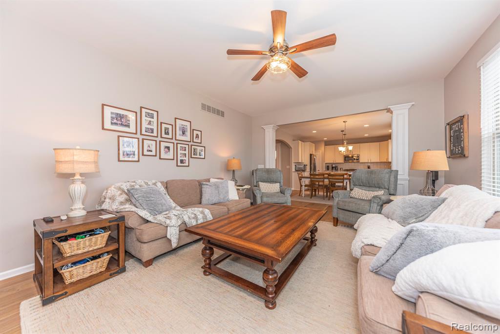 806 LAKE WOODS Drive, Canton, MI 48188 — Photo 26