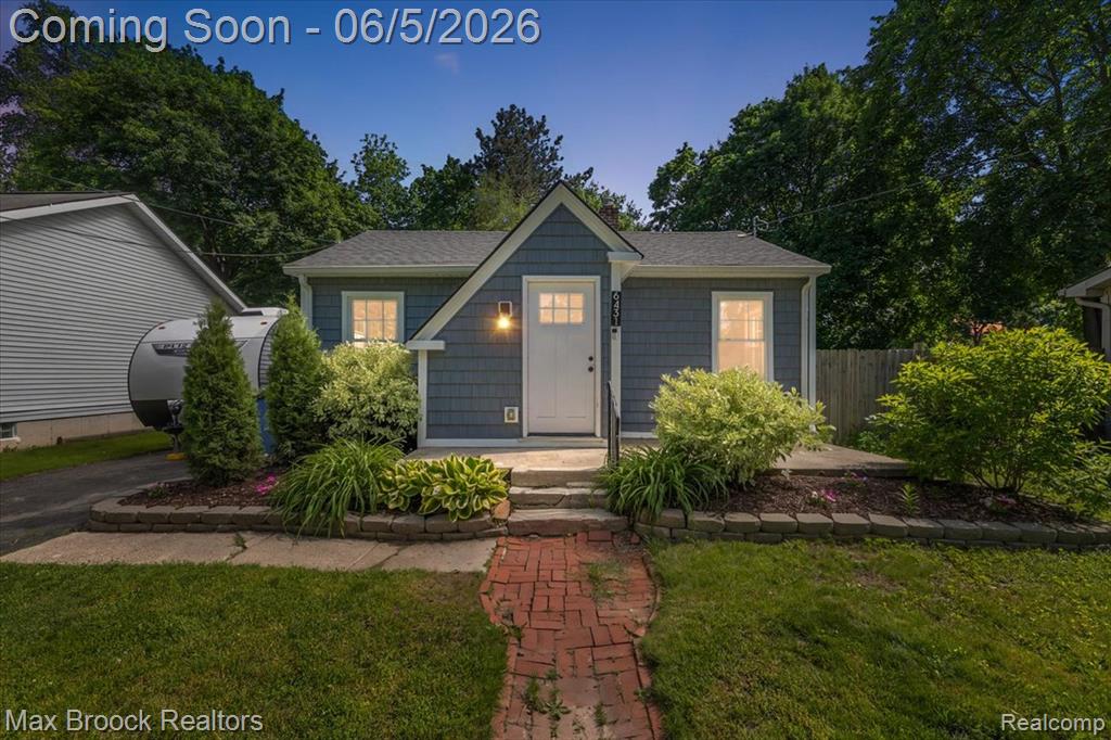6431 Prairie Lawn, Waterford, MI 48329 — front exterior