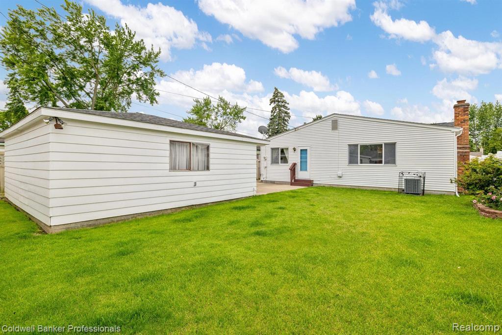 8536 Blackburn Drive, Westland, MI — Photo 32