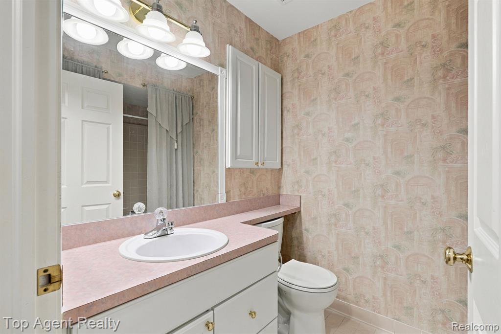 48659 Sundance Court, Utica, MI 48315 — Photo 16