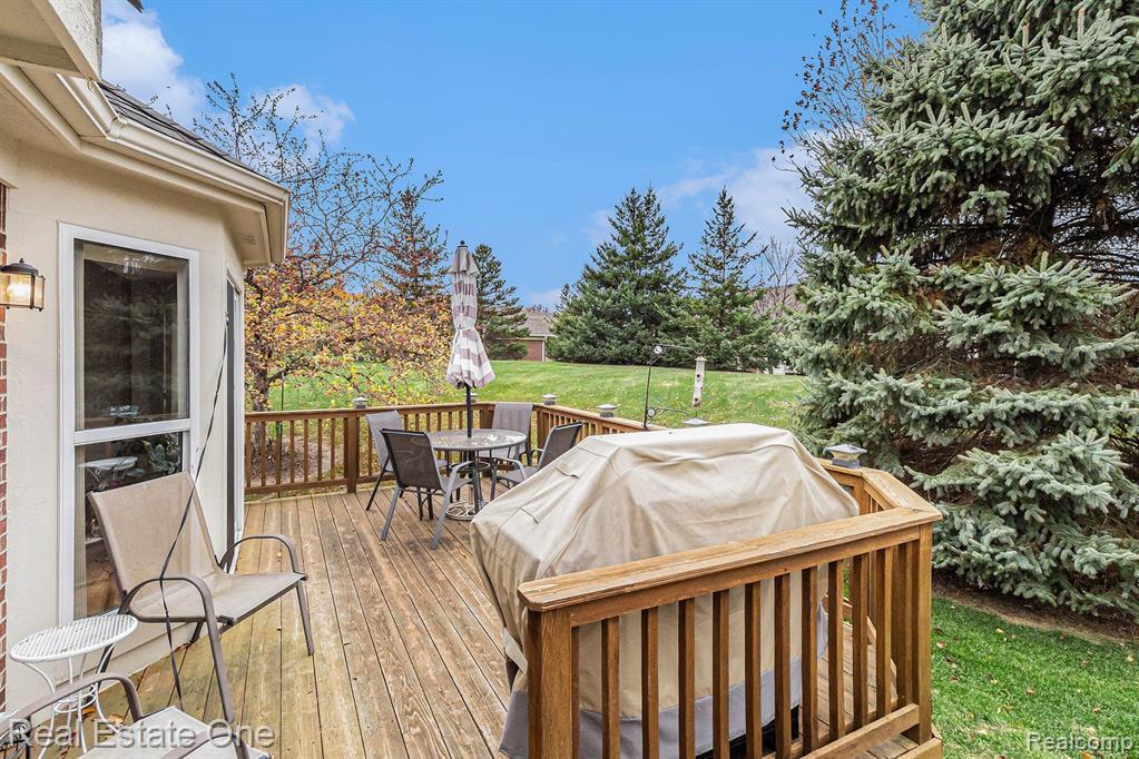 1153 ANDOVER Circle, Commerce Twp, MI 48390 — Photo 25