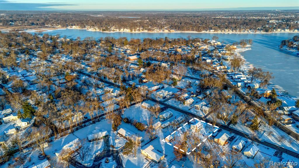 657 Lucille Drive, Wolverine Lake, MI 48390 — Photo 9