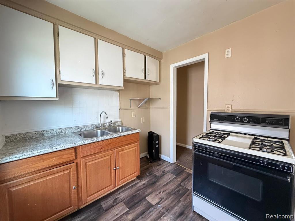 8260 Minock Street, Detroit, MI 48228 — Photo 6