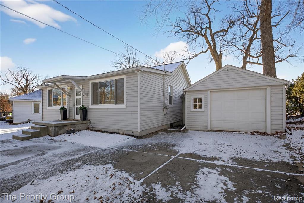 636 Lakeview Drive, White Lake, MI — Photo 48