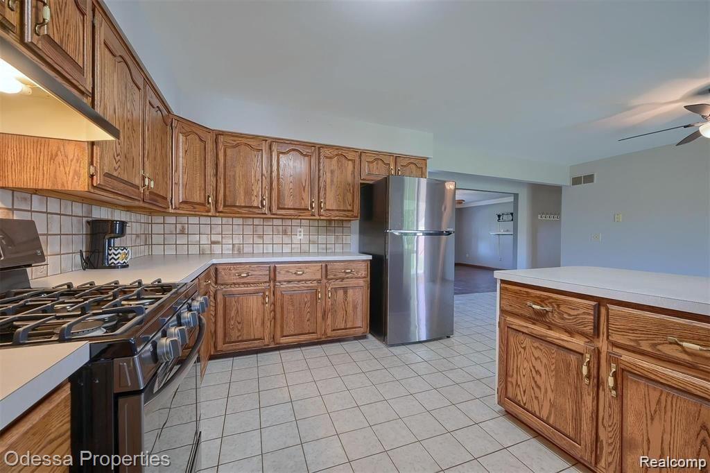 16185 24 MILE Road, Macomb, MI 48042 — Photo 12