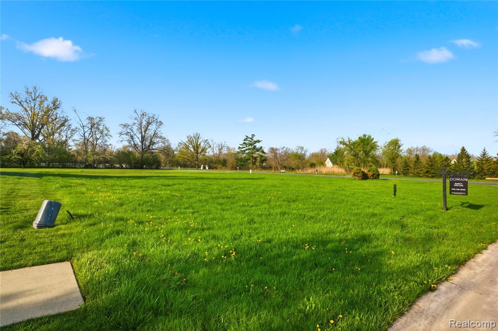 25 Potowatomi Drive, Grosse Ile, MI 48138