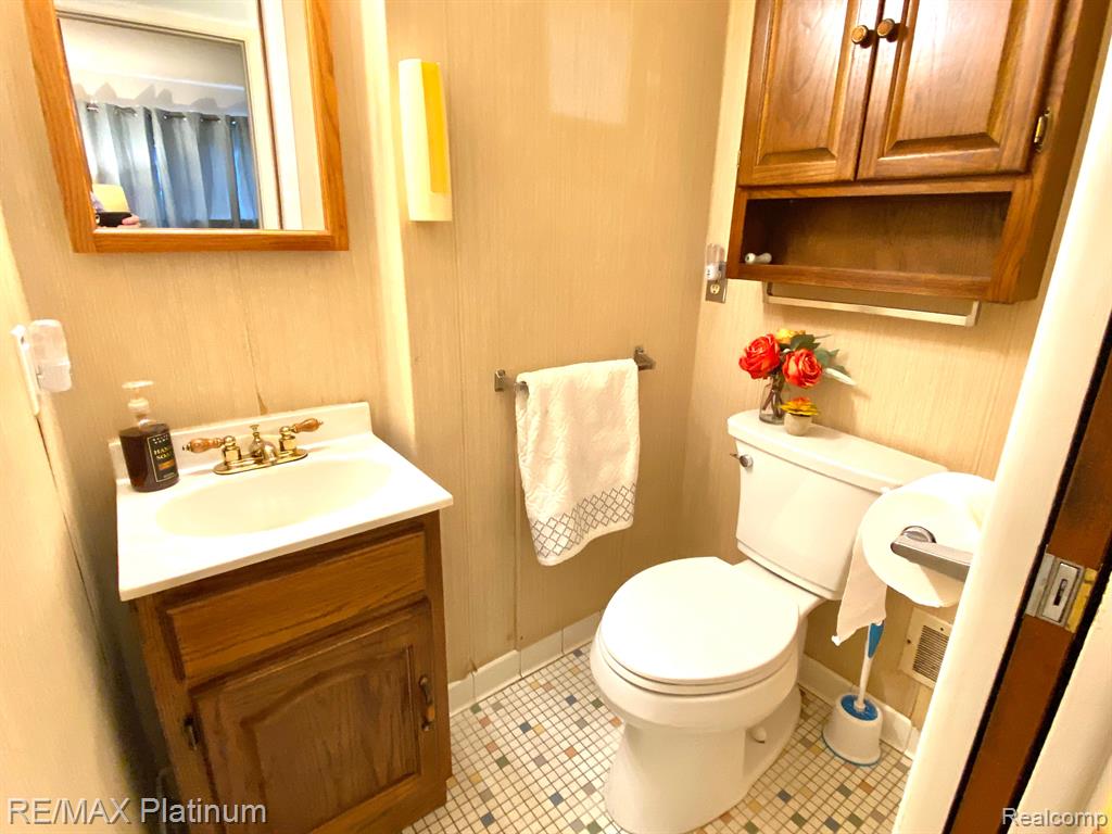 6201 WILLIAMS LAKE Road, Waterford, MI 48329 — Photo 19