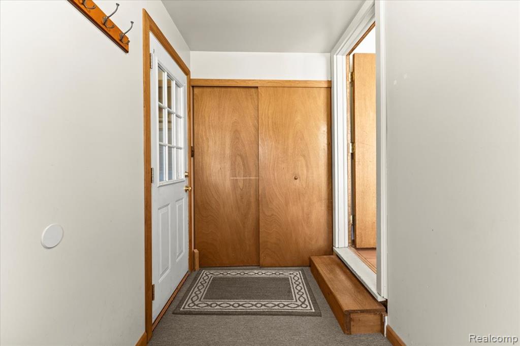 5516 Cleary Drive, Waterford, MI 48329 — Photo 18