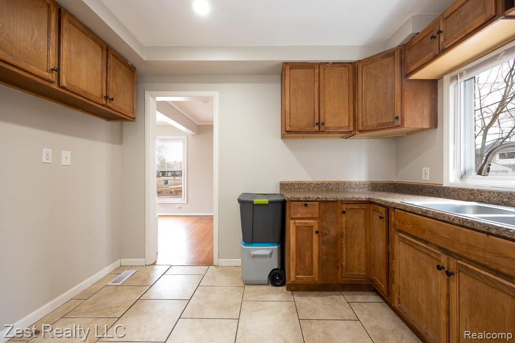 7601 Curtis Street, Detroit, MI 48221 — Photo 19