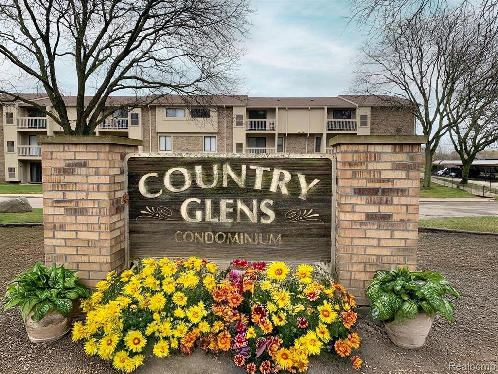 30475 W 14 Mile Rd, 74, Farmington, MI 48334 — Photo 2