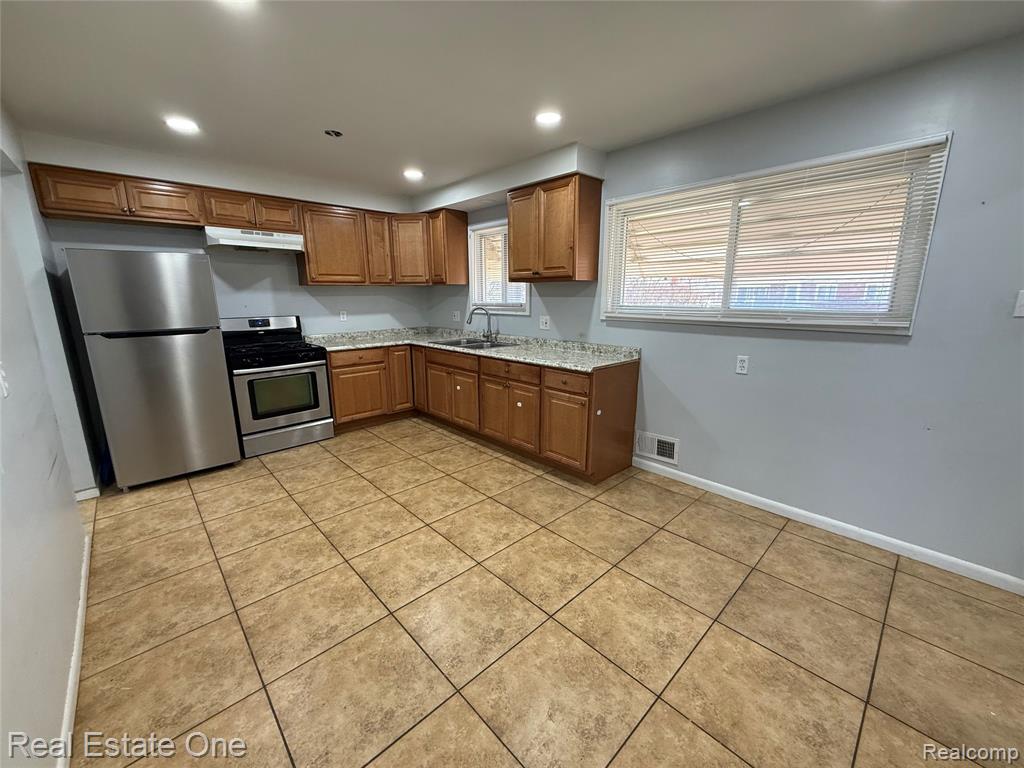 8064 WHITEFIELD Street, Dearborn Heights, MI 48127 — Photo 6
