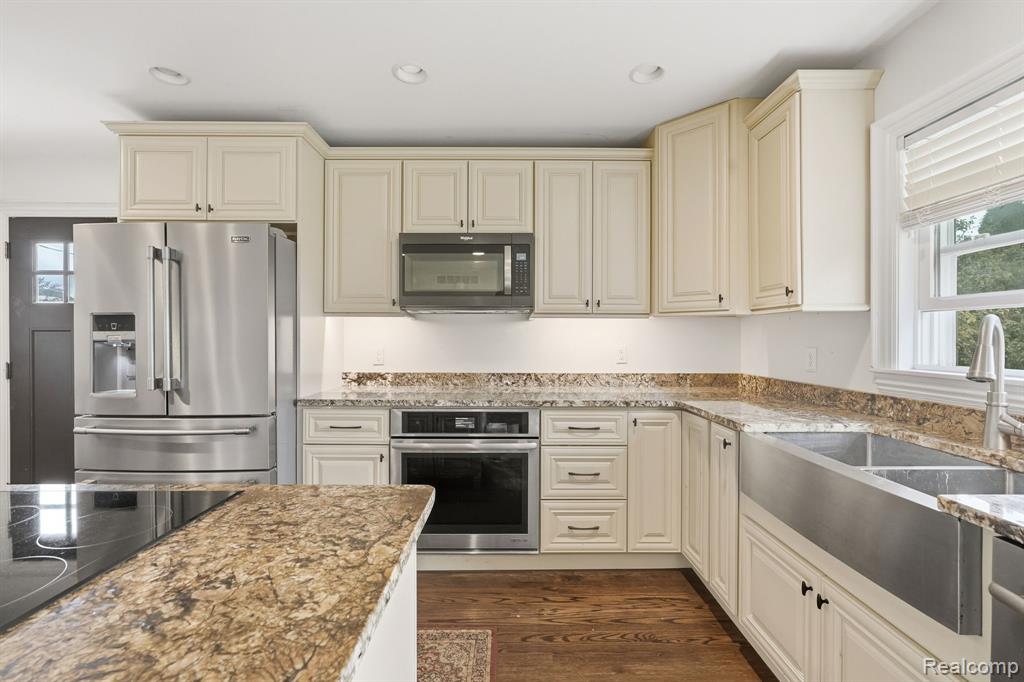 37752 Huron Pointe Drive, Harrison Township, MI — Photo 4
