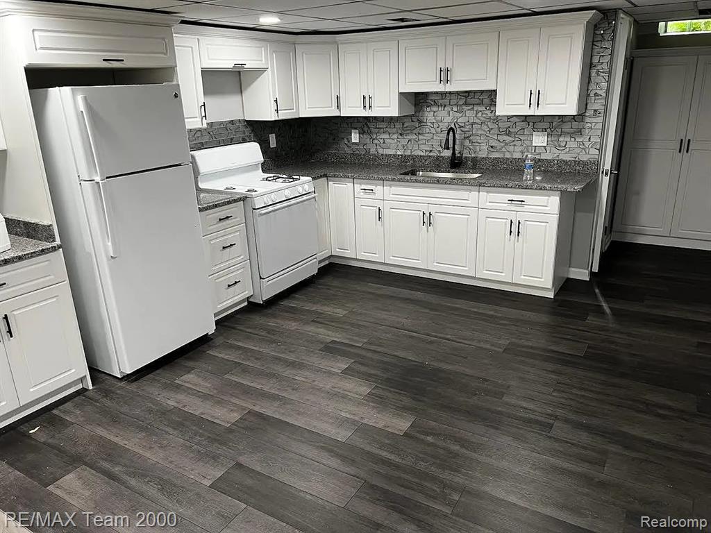 6577 N Lafayette Street, Dearborn Heights, MI 48127 — Photo 14