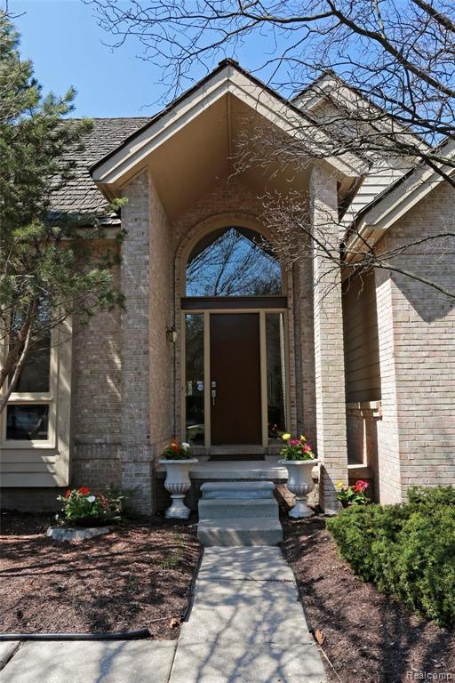 5160 OAKBROOKE Drive, West Bloomfield, MI 48323 — Photo 2