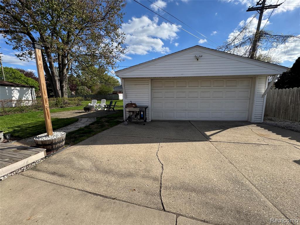 19156 Ash Avenue, Eastpointe, MI 48021 — Photo 12