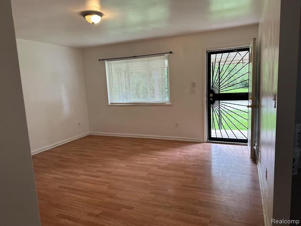 503 HIGHLAND Avenue, Pontiac, MI 48341 — Photo 6