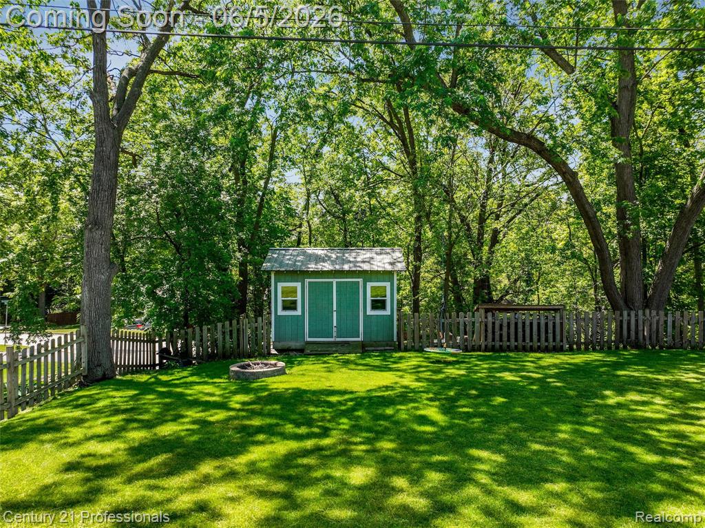 4921 Huron Drive, Clarkston, MI 48348 — Photo 36
