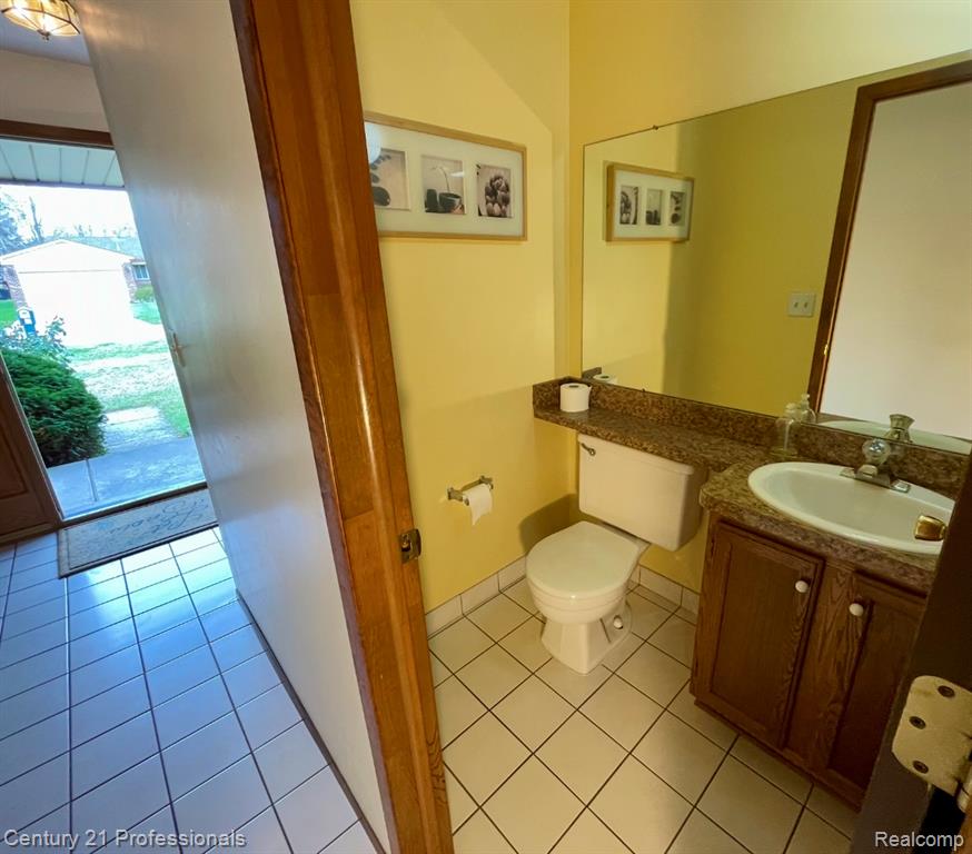 726 Baker Street, Rochester Hills, MI 48307 — Photo 11