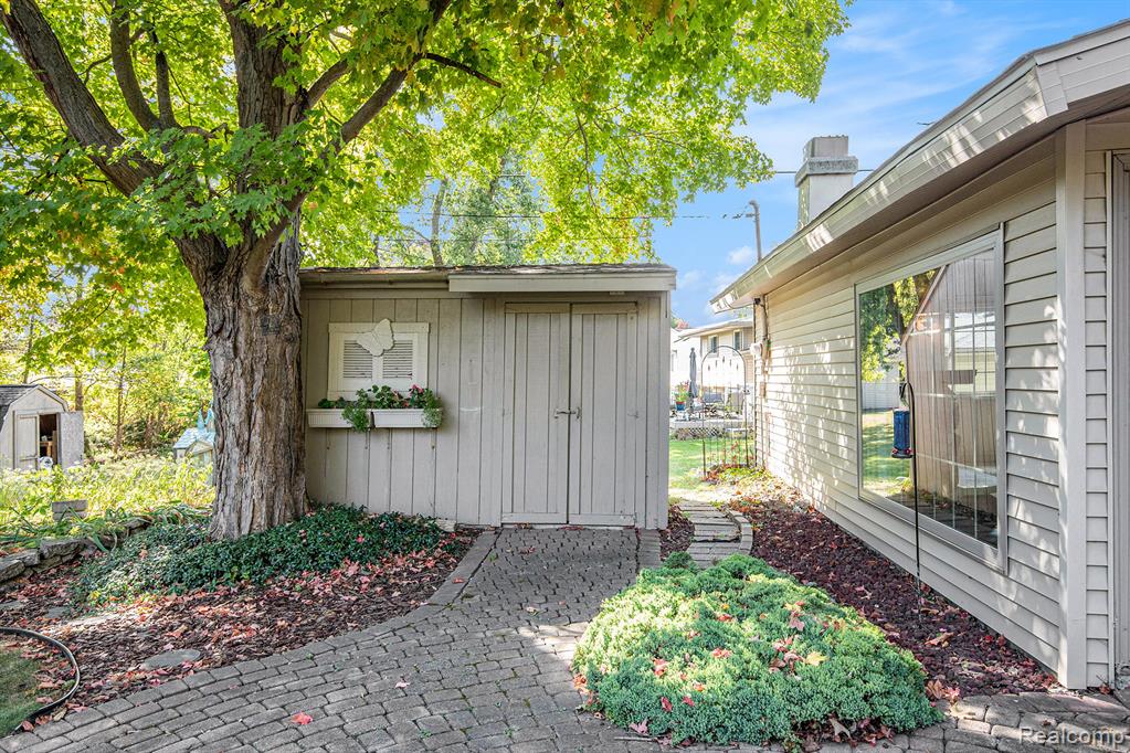 6284 Westview Drive, Grand Blanc, MI 48439 — Photo 22