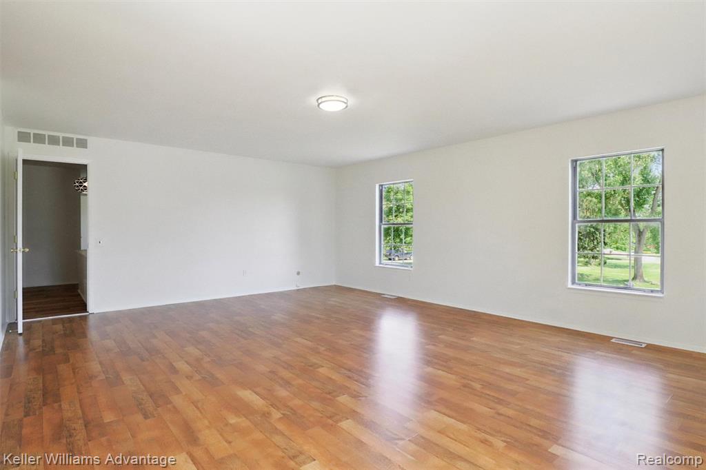 5262 Kingsfield Drive, West Bloomfield, MI — Photo 24