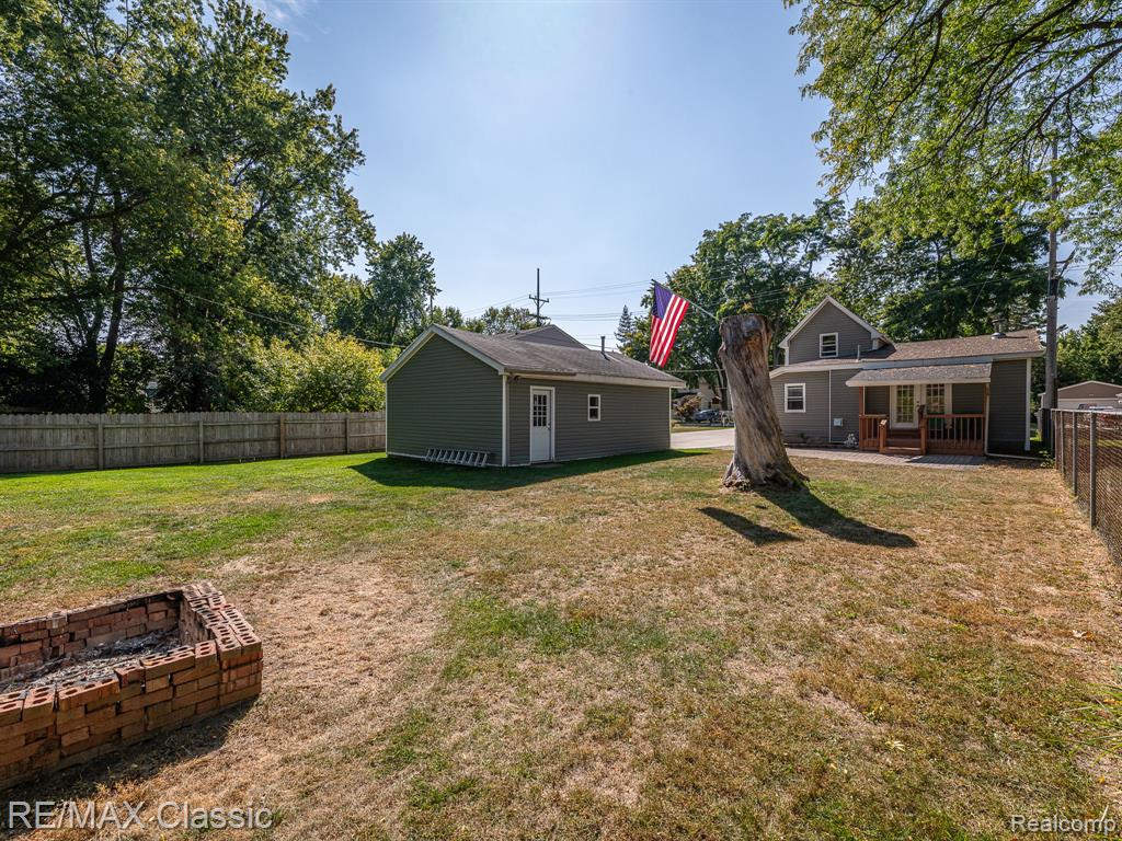 9156 Elizabeth Street, Whitmore Lake, MI 48189 — Photo 25