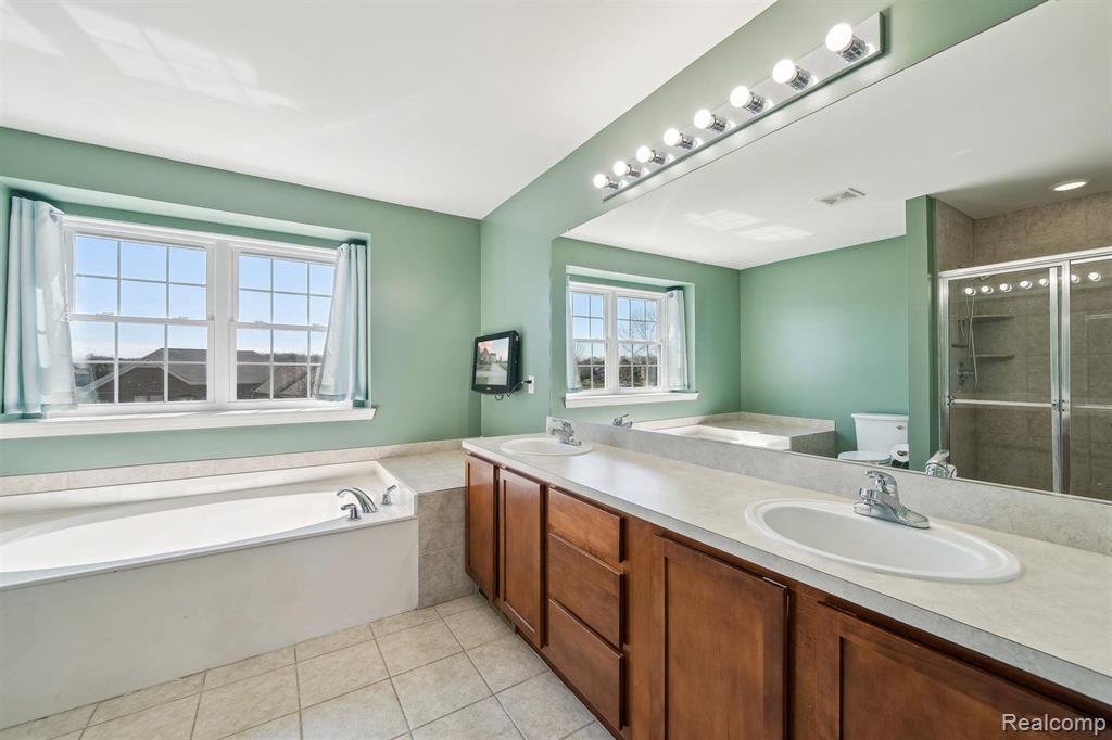 707 BAY POINTE Drive, Oxford, MI 48371 — Photo 36