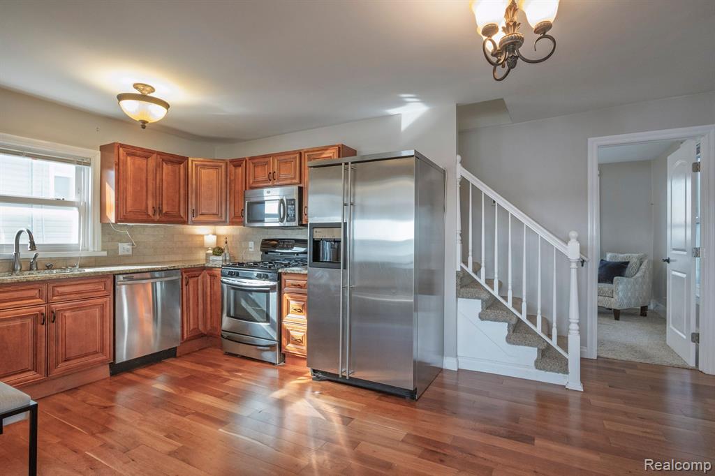 9568 MAIN Street, Whitmore Lake, MI 48189 — Photo 15