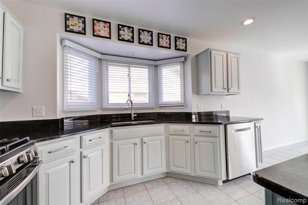 15756 Lamont Drive, Macomb, MI 48042 — Photo 8
