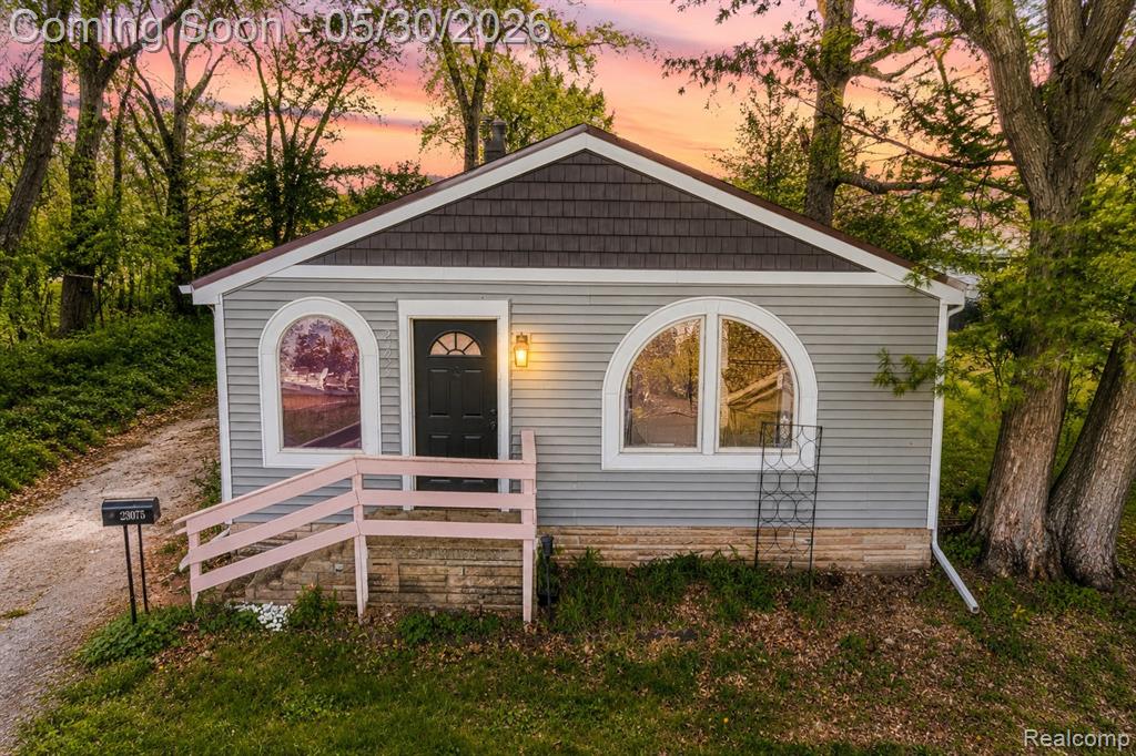 23075 Vance Avenue, Hazel Park, MI 48030