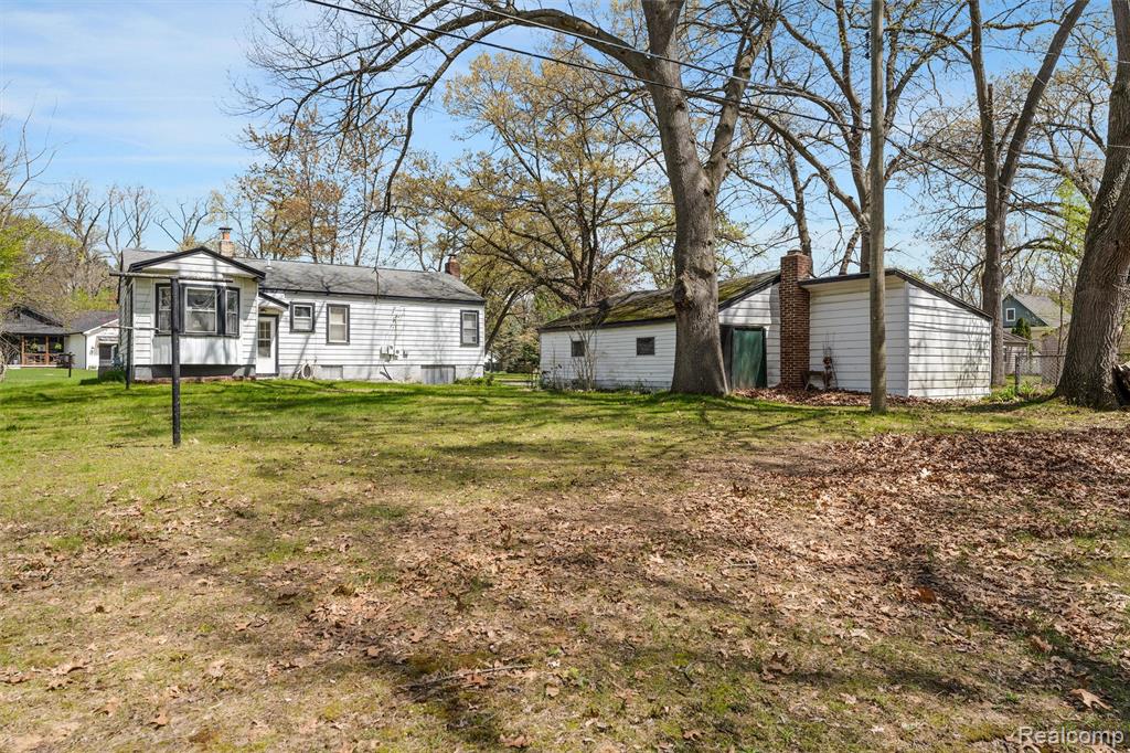 5711 Crescent Road, Waterford, MI 48327 — Photo 32