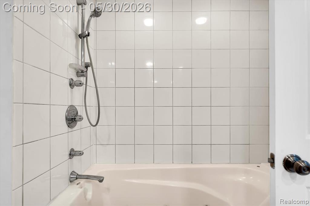 29100 Creek Bend Drive, Farmington, MI 48331 — Photo 23