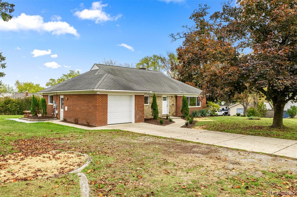 633 S Pontiac Trail, Walled Lake, MI 48390 — Photo 47