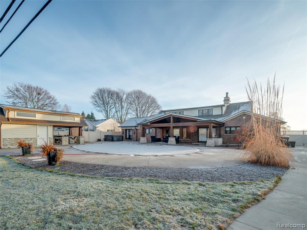 23750 E River Road, Grosse Ile, MI, 48138