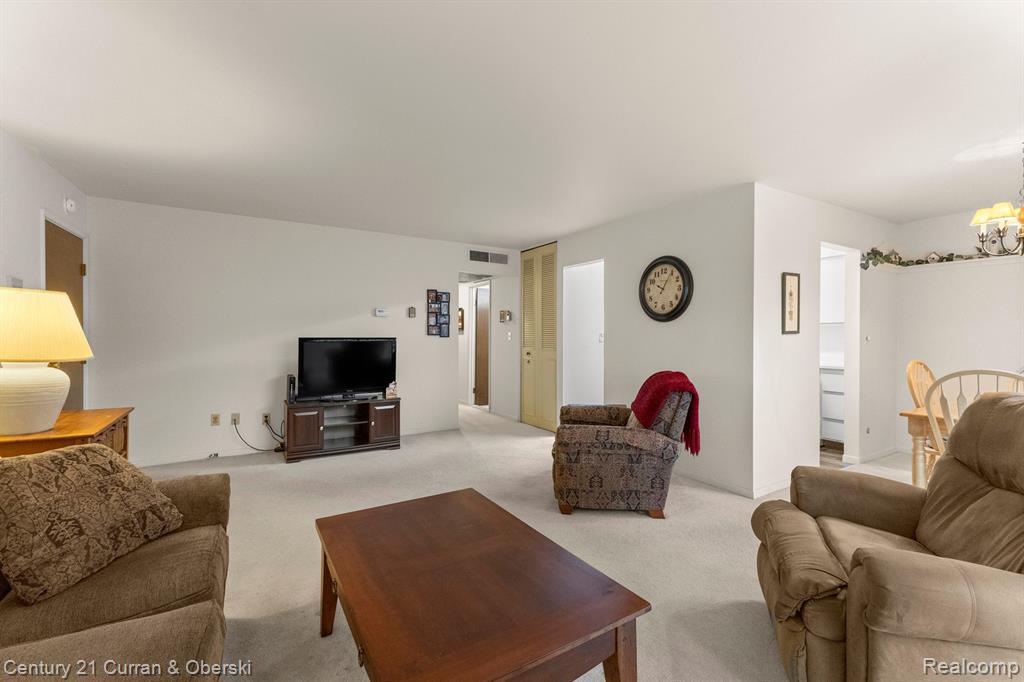 1852 COLONIAL VILLAGE Way, 3, Waterford, MI 48328 — Photo 5