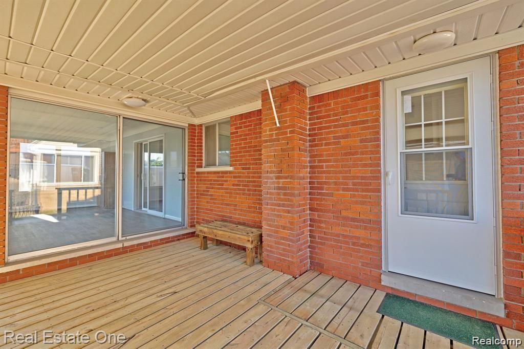 45752 JEFFERSON Avenue, Chesterfield, MI 48047 — Photo 29