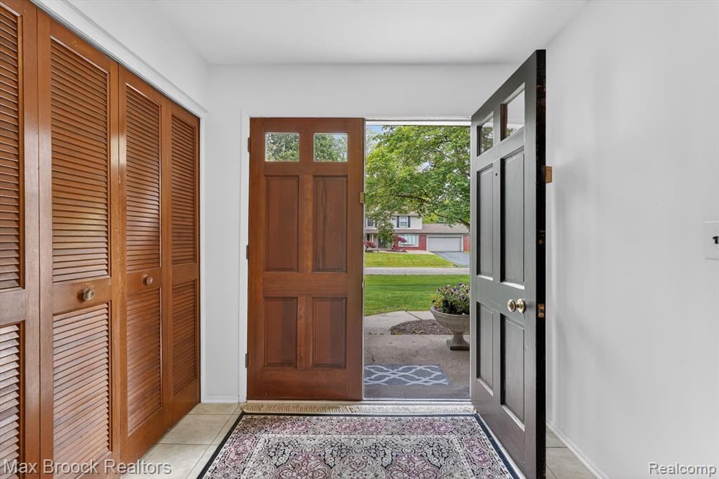 7456 Glengrove Drive, Bloomfield Hills, MI 48301 — Photo 3