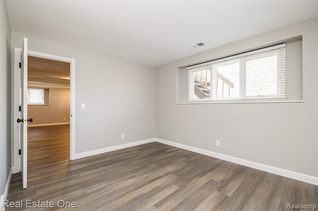 6534 RED CEDAR Lane, West Bloomfield, MI 48324 — Photo 28