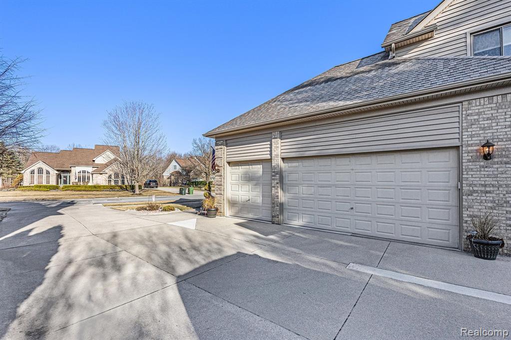 55670 PARKVIEW Drive, Shelby Twp, MI 48316 — Photo 36