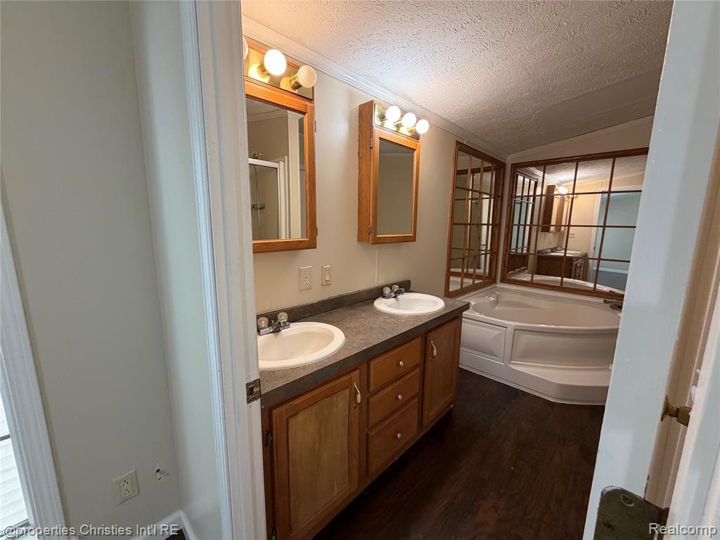 45869 Bonaventure Drive, Macomb, MI 48044 — Photo 12