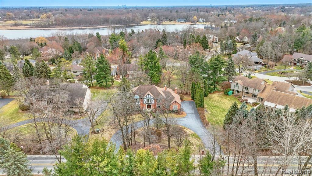 415 W HICKORY GROVE Road, Bloomfield Hills, MI 48302 — Photo 51