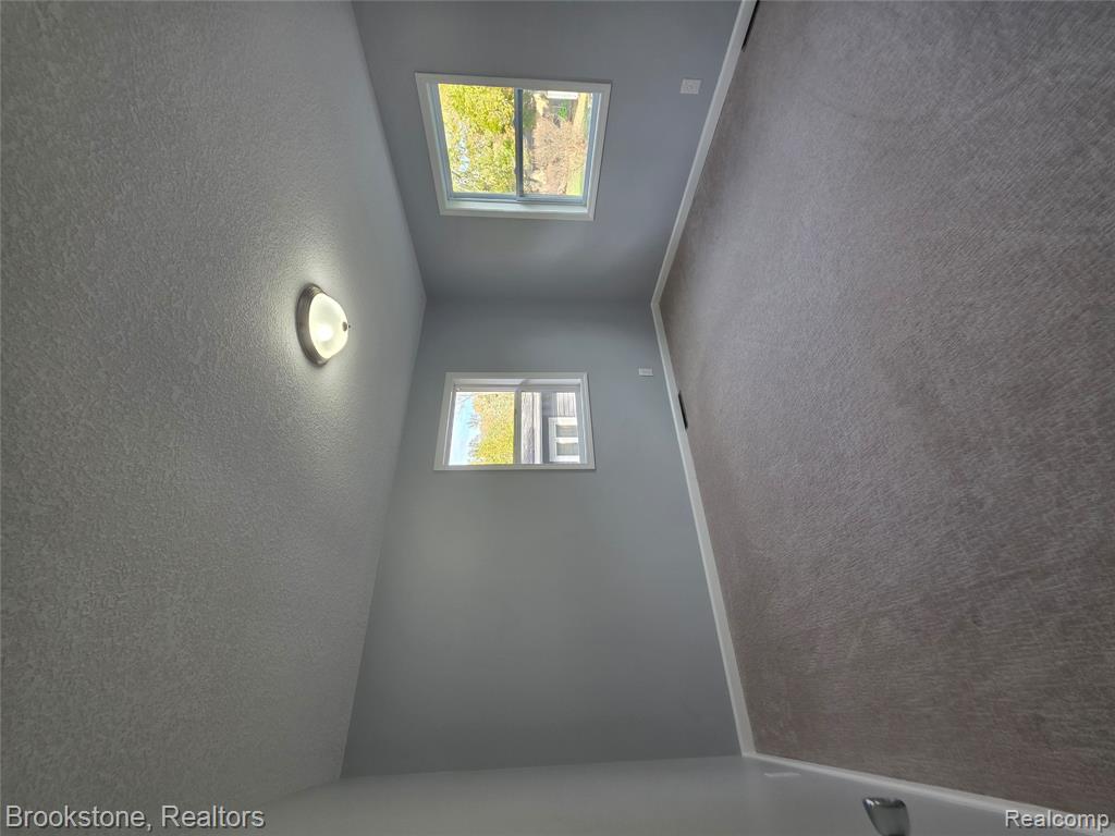 420 Sunnyside Drive, Flushing, MI 48433 — Photo 23