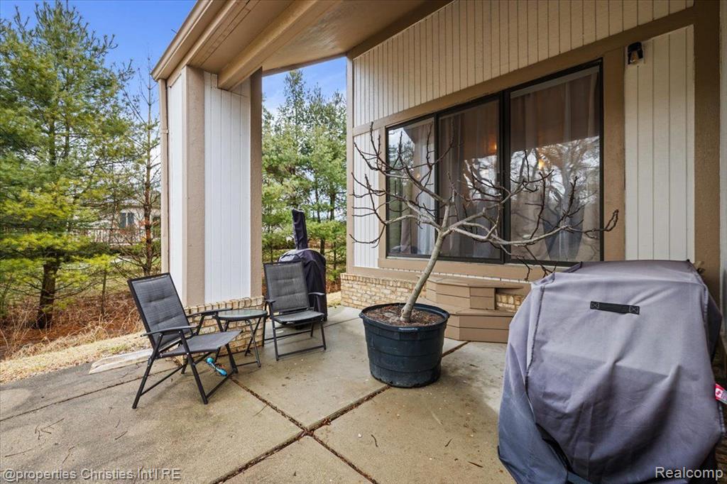 8241 LAKE PINE Drive, Commerce Twp, MI 48382 — Photo 50