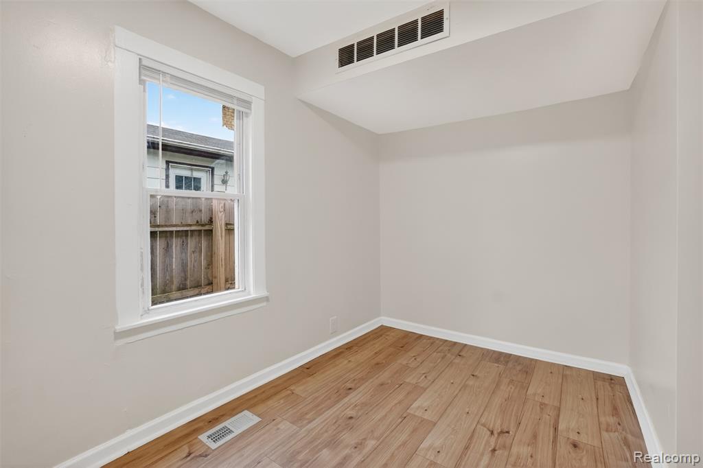 4910 HUGHES Road, Lansing, MI 48910 — Photo 19