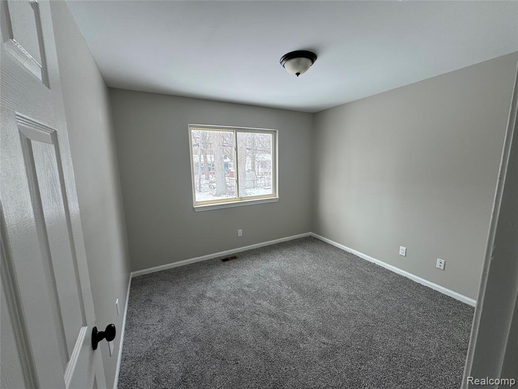 976 Ledyard Street, Waterford, MI 48328 — Photo 15