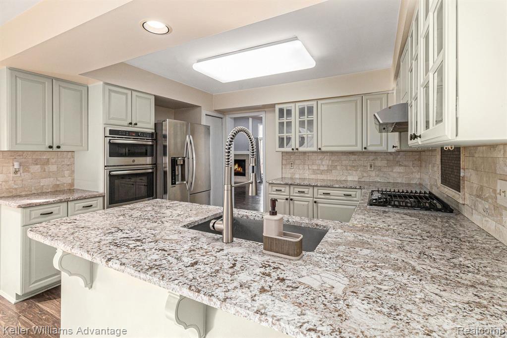 37614 Amber Drive, Farmington Hills, MI 48331 — Photo 15