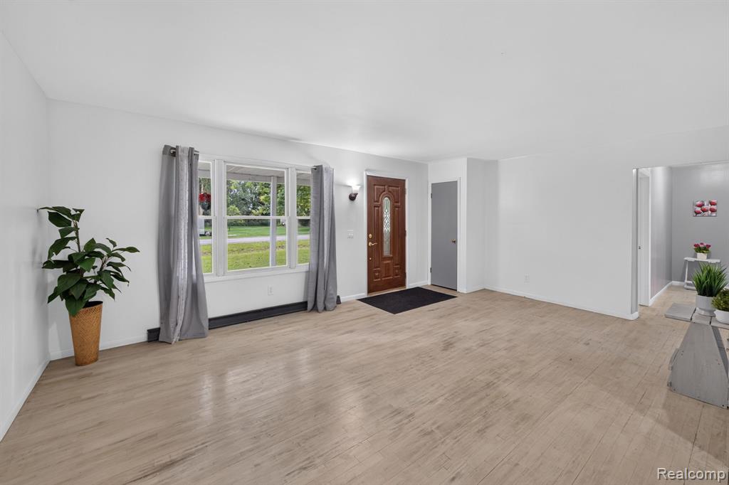 9288 Hilda Lane, Flushing, MI 48433 — Photo 8