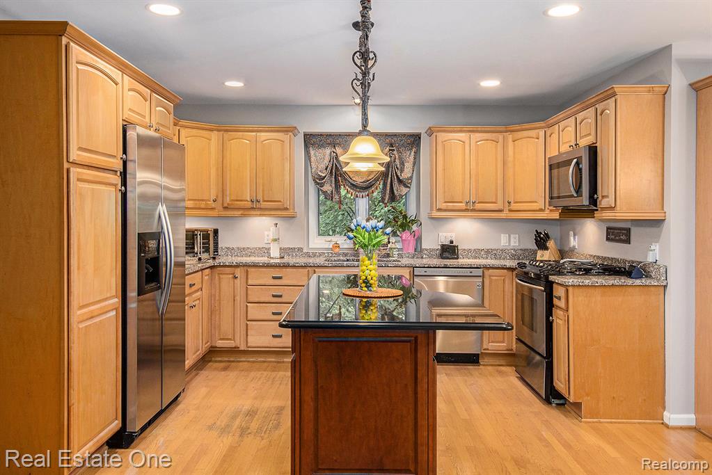 9832 Kingston Ridge, Clarkston, MI 48348 — Photo 10