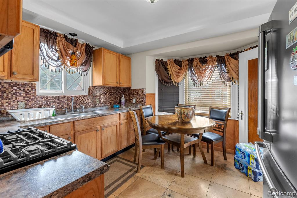 8200 Hartwell Street, Detroit, MI 48228 — Photo 11