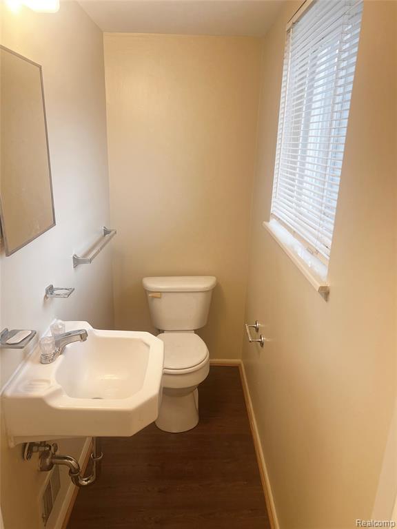 25647 Salem, 102, Roseville, MI 48066 — Photo 5