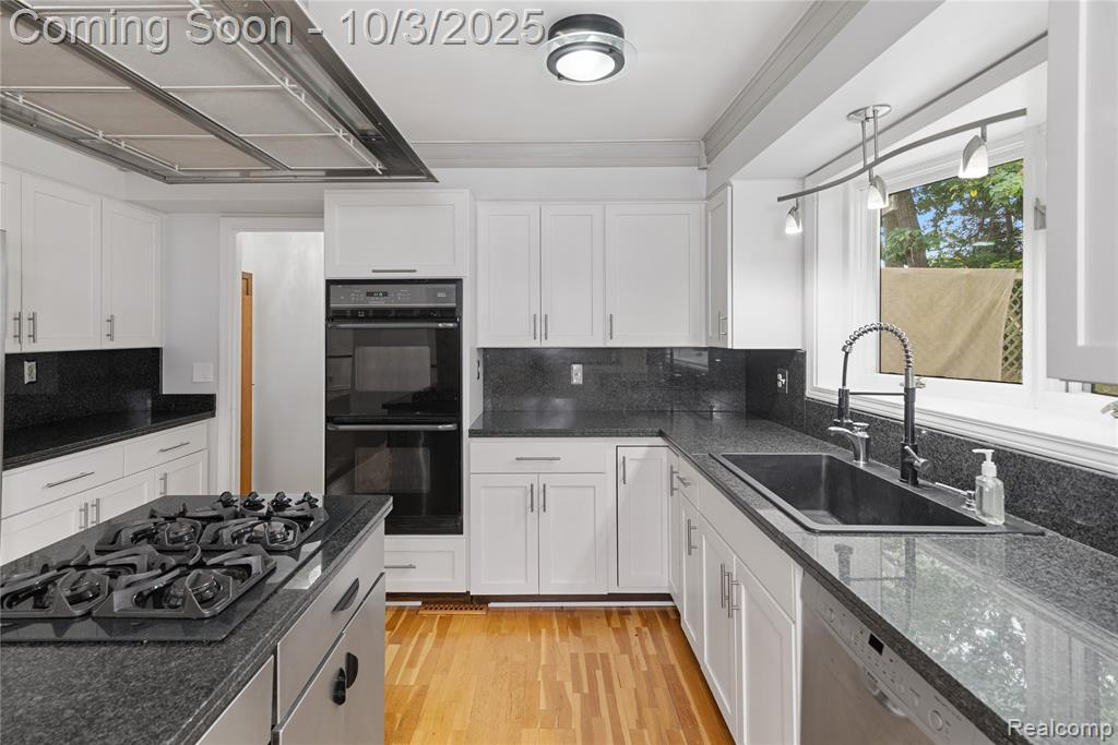 5130 Lake Bluff Rd, West Bloomfield, MI 48323 — Photo 4